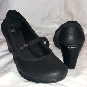 Like new. Croc wedges